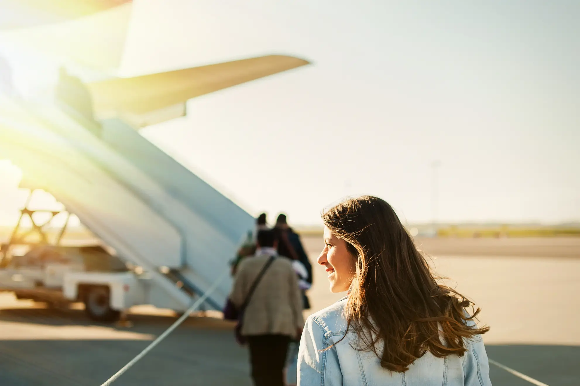 imbarco-volo-charter-flyness-evento-incentive Passeggeri in imbarco su volo charter per evento aziendale, inizio dell’esperienza incentive con Flyness, air charter broker.