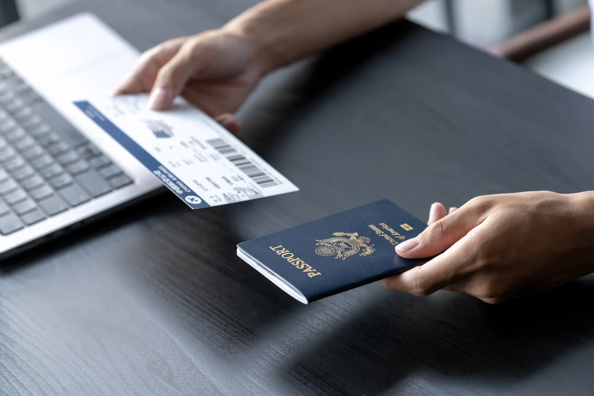 Richiesta online di autorizzazione di viaggio ETIAS, simbolo delle nuove regole per entrare in Europa dal 2026. Flyness, air charter broker